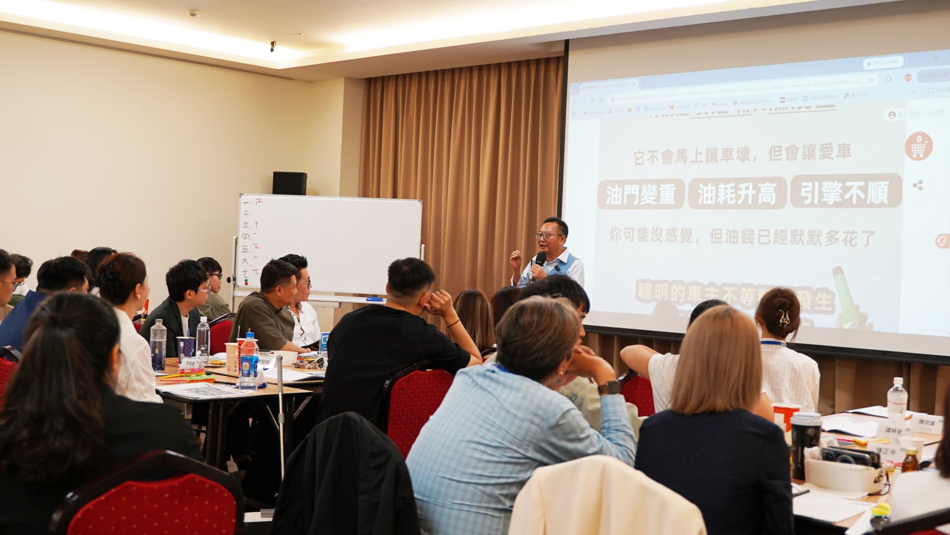 徐壽鴻院長於實體課程現場帶領企業主拆解盈利模式